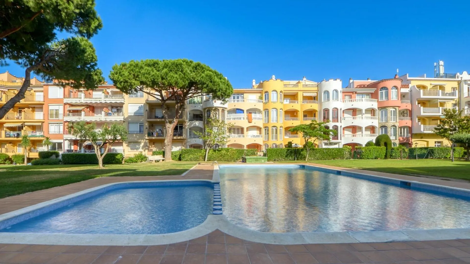 Charming Apartment Near Beach Empuriabrava Spain