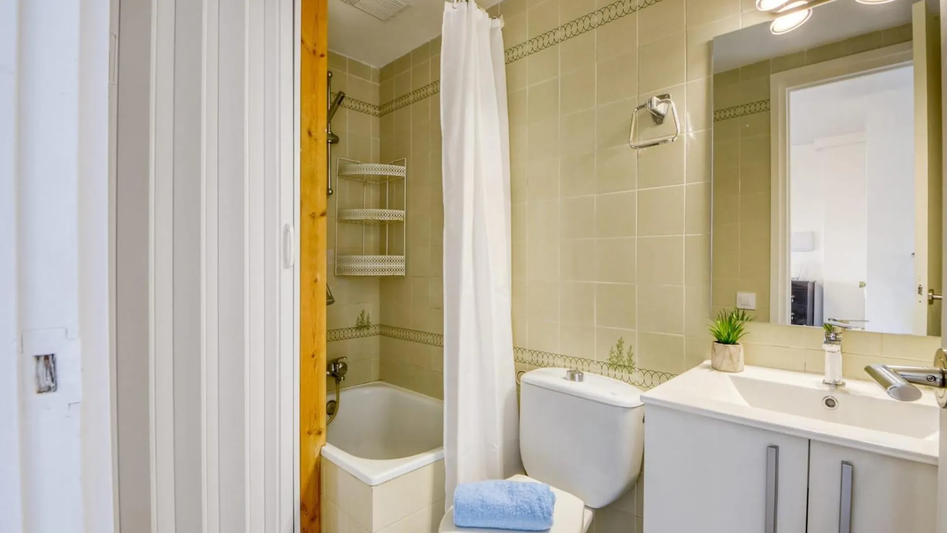 Charming Apartment Near Beach Empuriabrava