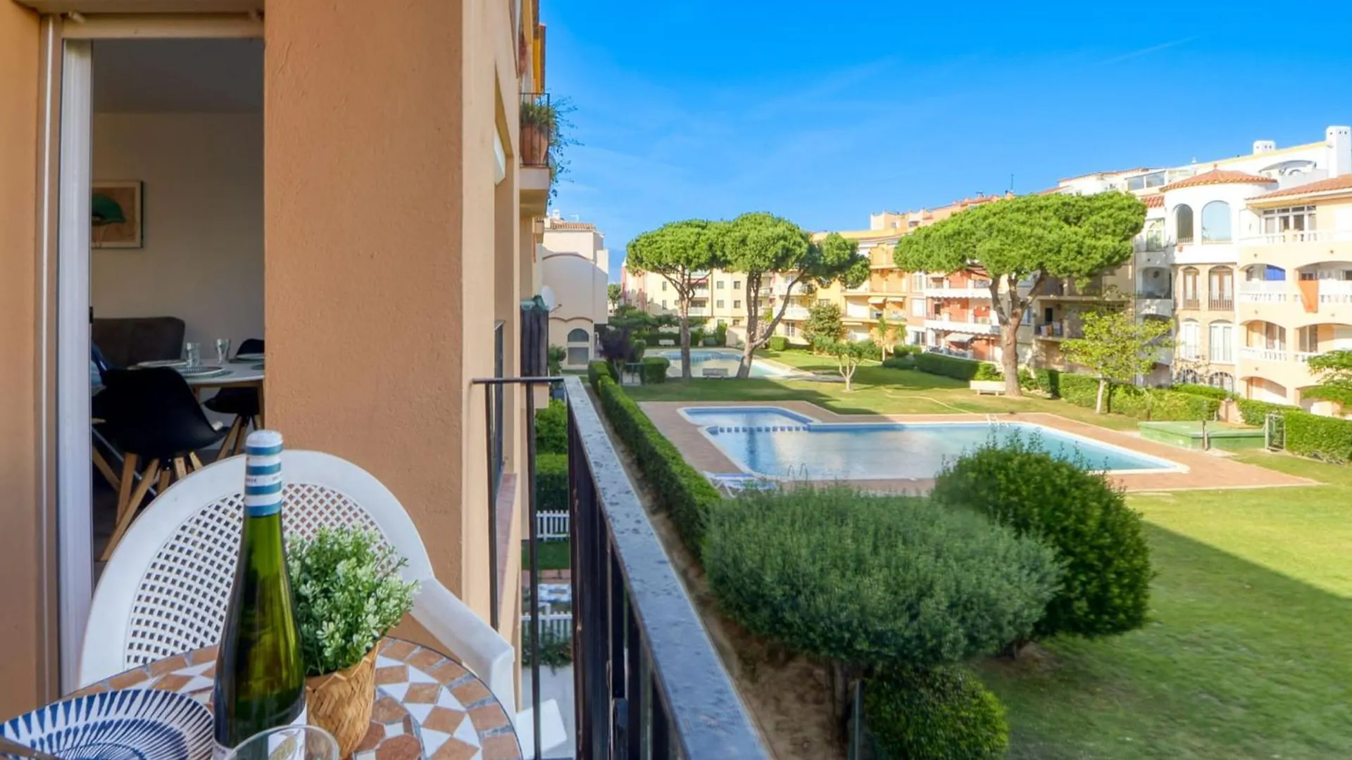 Charming Apartment Near Beach Empuriabrava