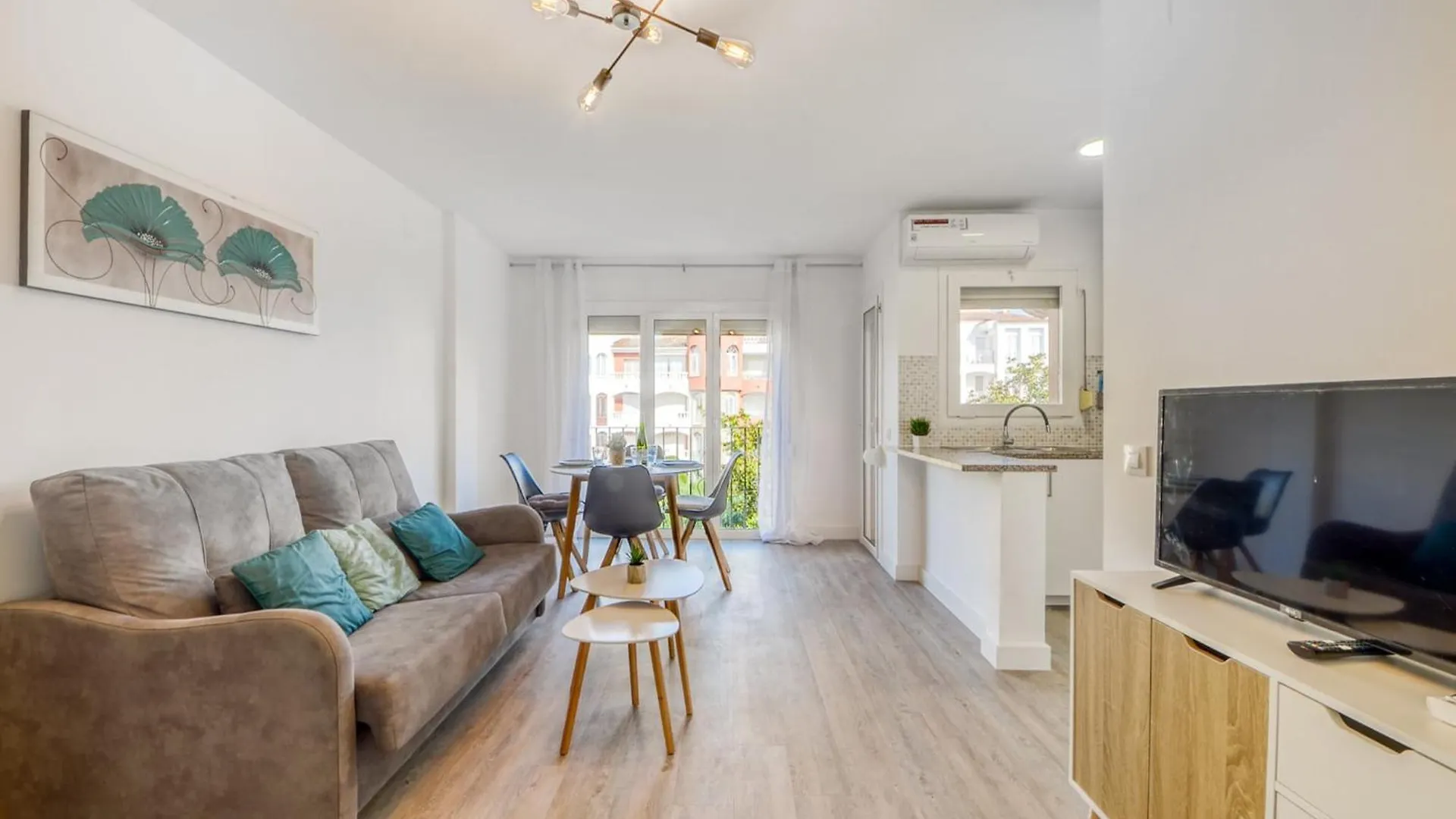 Charming Apartment Near Beach Empuriabrava