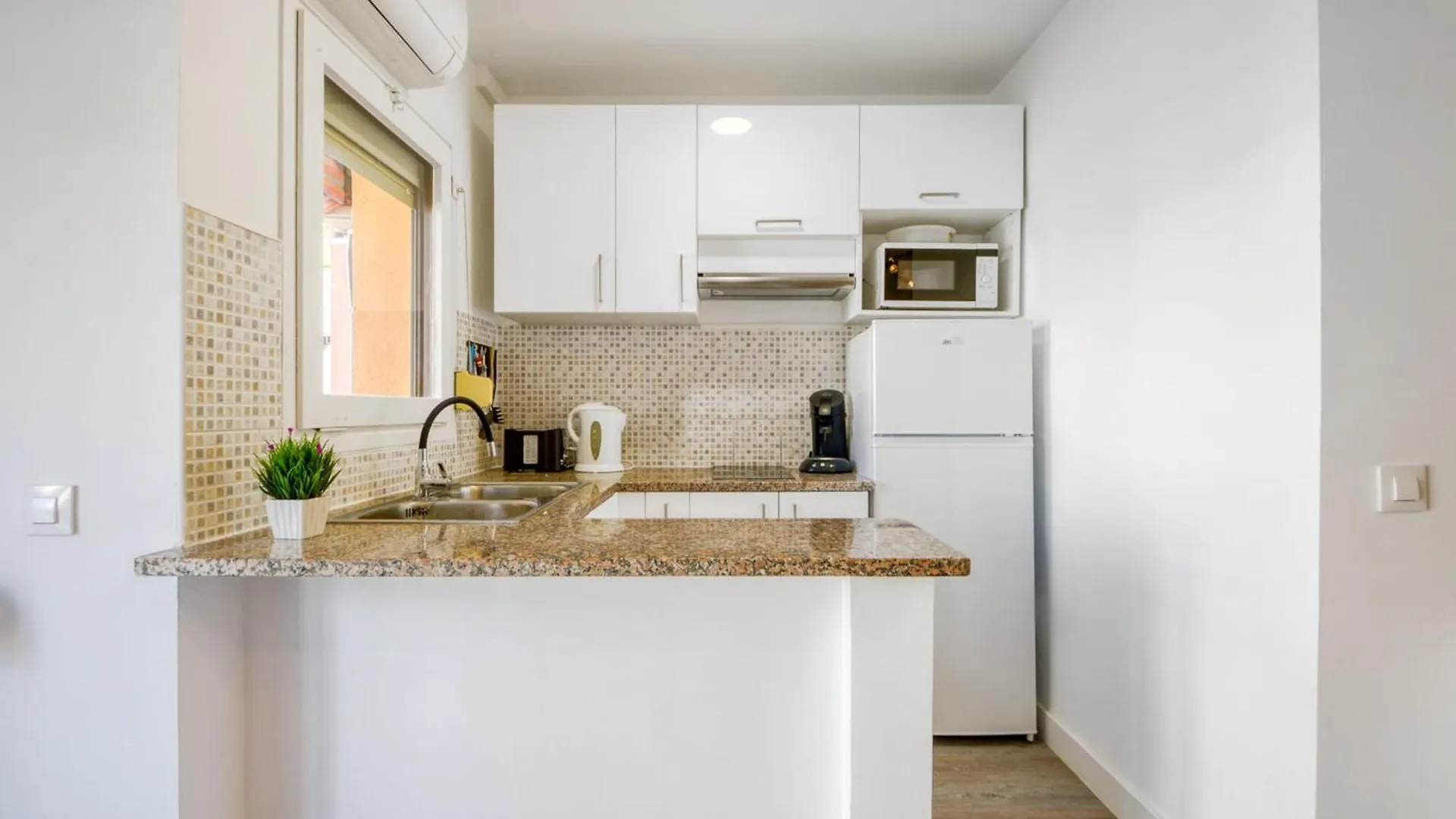 Charming Apartment Near Beach Empuriabrava